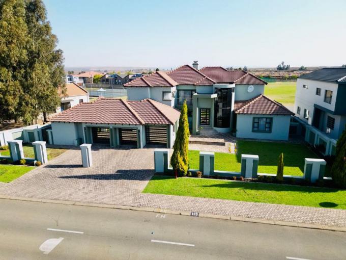 5 Bedroom House for Sale For Sale in Helderwyk Estate - MR653278