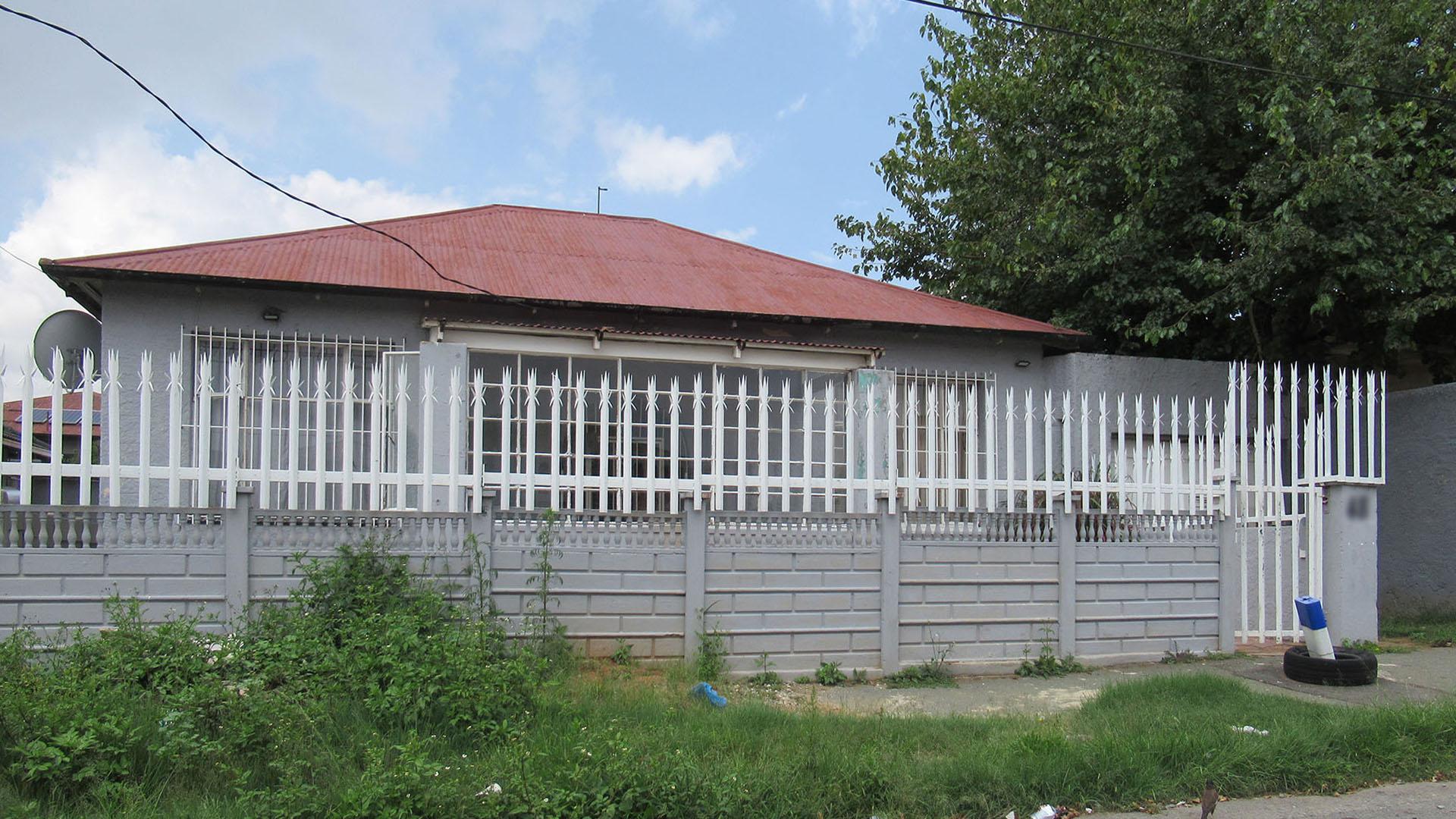 Front View of property in Regents Park