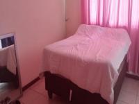 Bed Room 1 of property in Weltevreden Valley