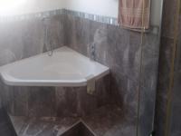 Bathroom 1 of property in Weltevreden Valley