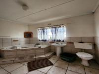 Main Bathroom of property in Martindale Kleinplase