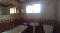 Bathroom 1 - 5 square meters of property in Theresapark