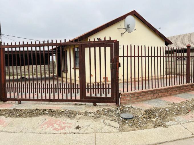 3 Bedroom House for Sale For Sale in Boitekong - MR653543