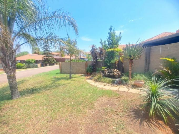 3 Bedroom House for Sale For Sale in Waterkloof (Rustenburg) - MR653701