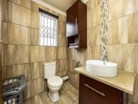 Main Bathroom of property in Cambridge West