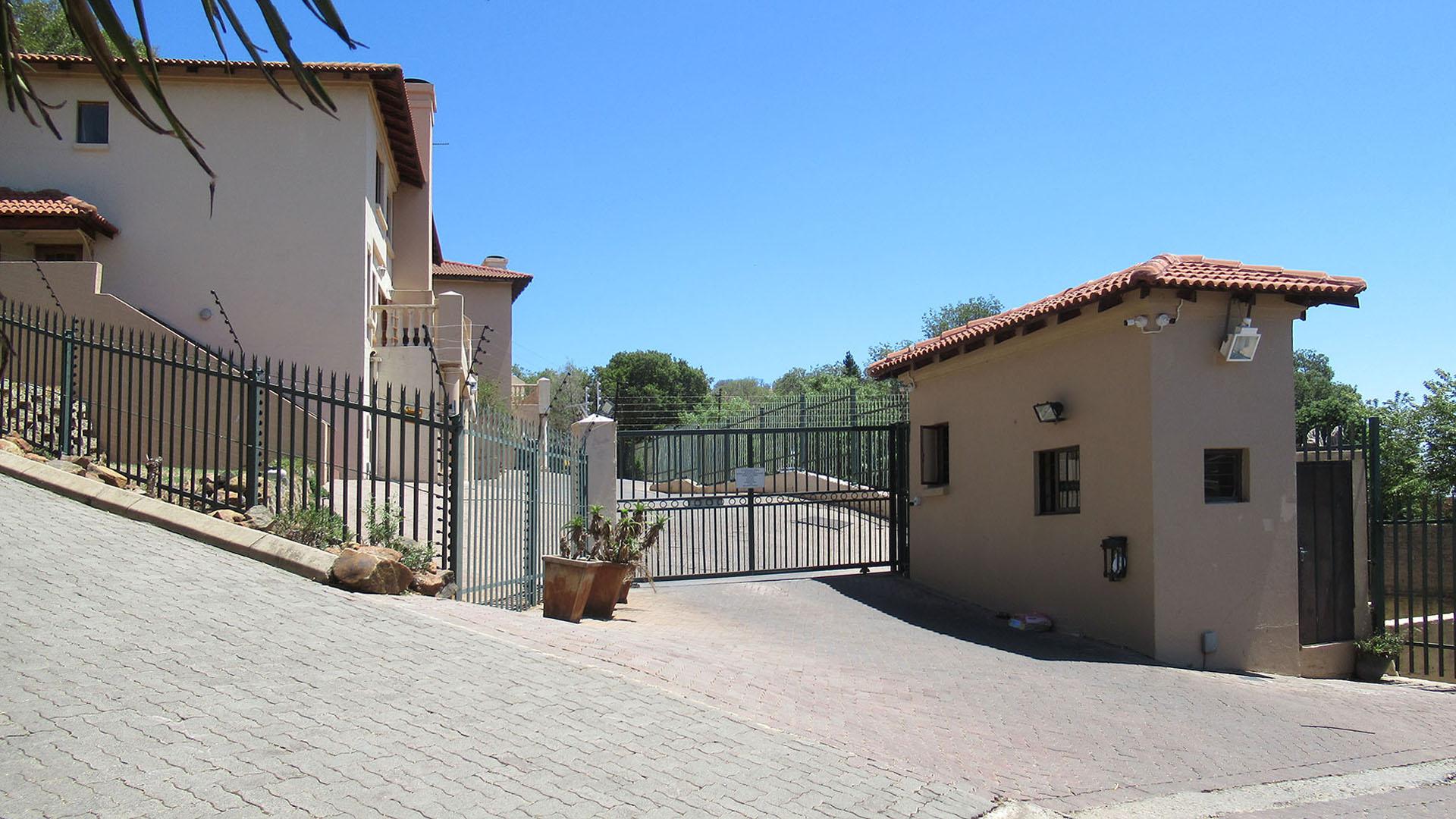 Front View of property in Winchester Hills