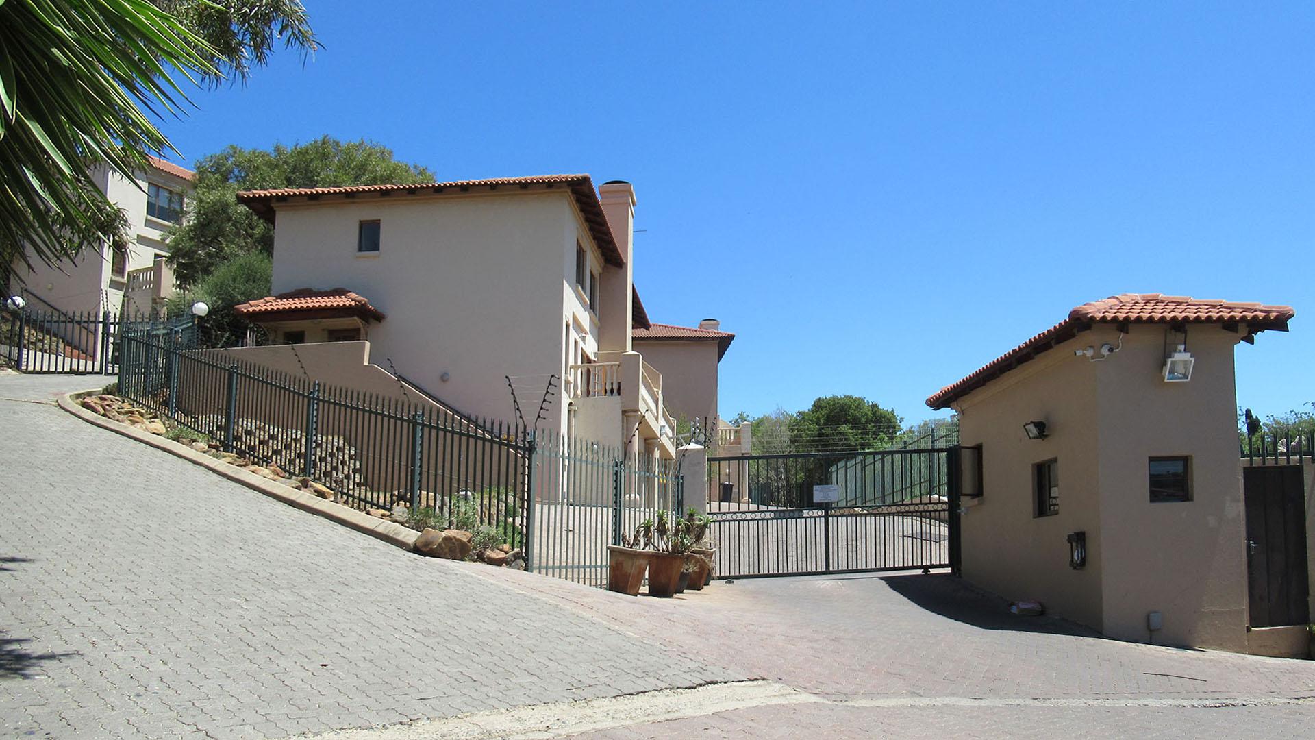 Front View of property in Winchester Hills