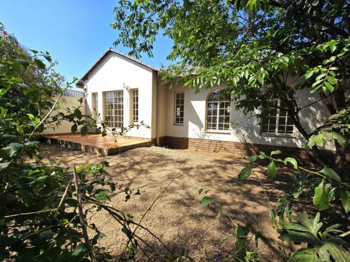 2 Bedroom Simplex for Sale For Sale in Garsfontein - MR653828