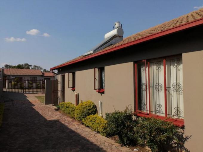 3 Bedroom House for Sale For Sale in Olievenhoutbos - MR653928