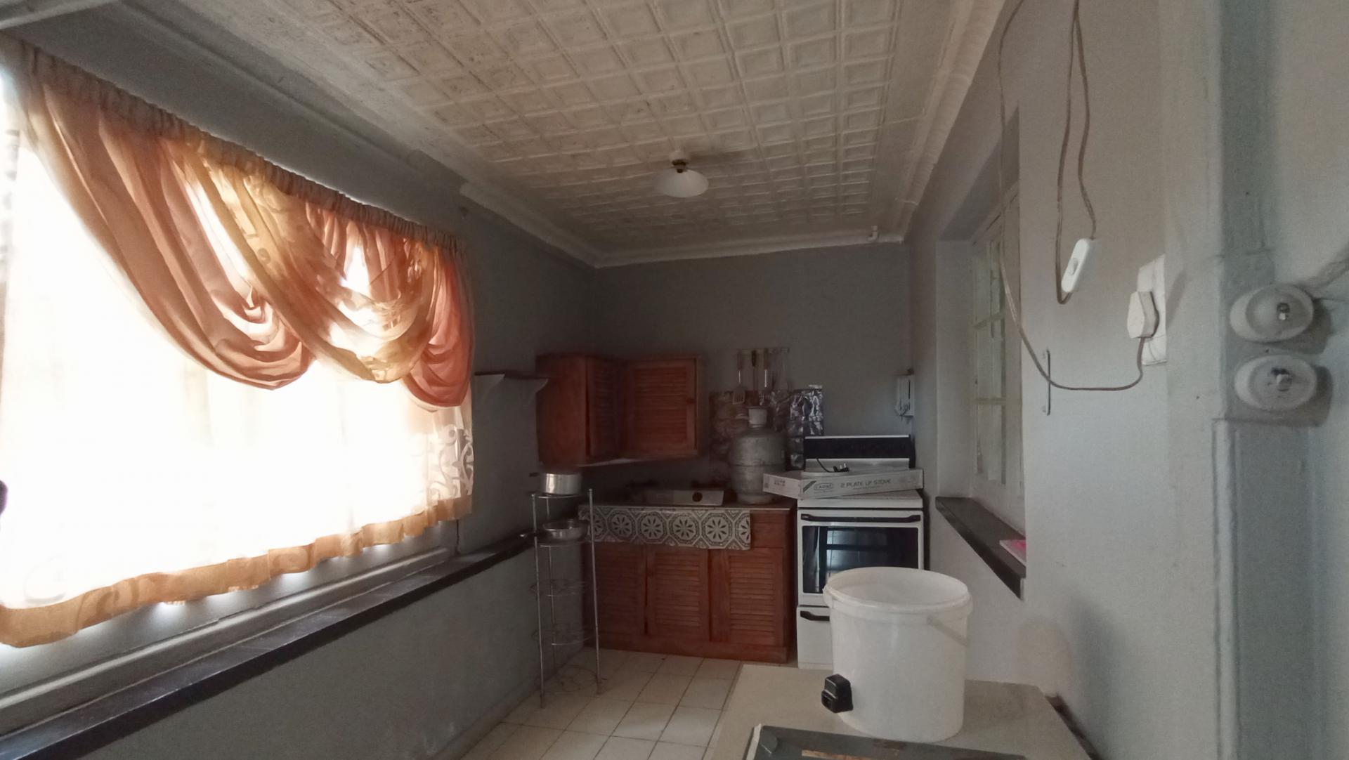 Kitchen - 12 square meters of property in Bezuidenhout Valley