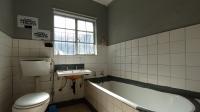 Bathroom 1 - 5 square meters of property in Bezuidenhout Valley