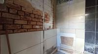 Bathroom 2 - 7 square meters of property in Bezuidenhout Valley