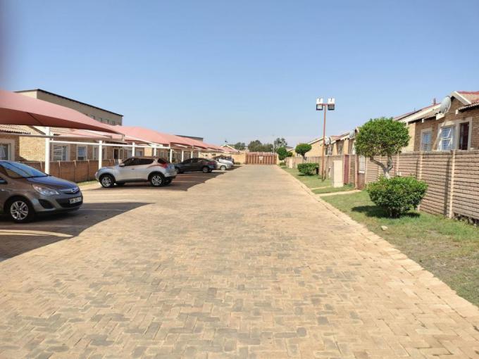 2 Bedroom Sectional Title for Sale For Sale in Olievenhoutbos - MR653988