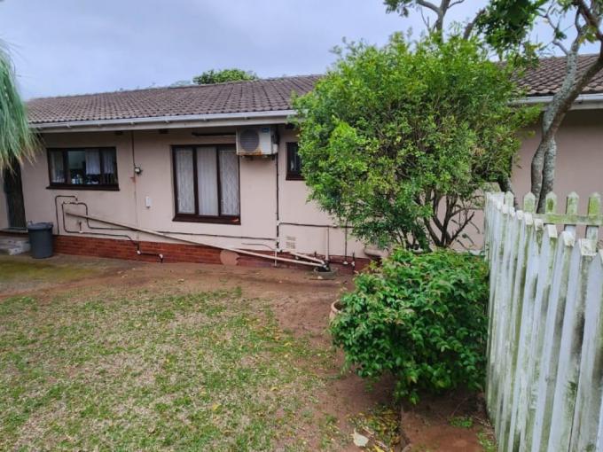 4 Bedroom House for Sale For Sale in Athlone Park - MR654076