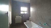 Bathroom 1 - 5 square meters of property in Witpoortjie