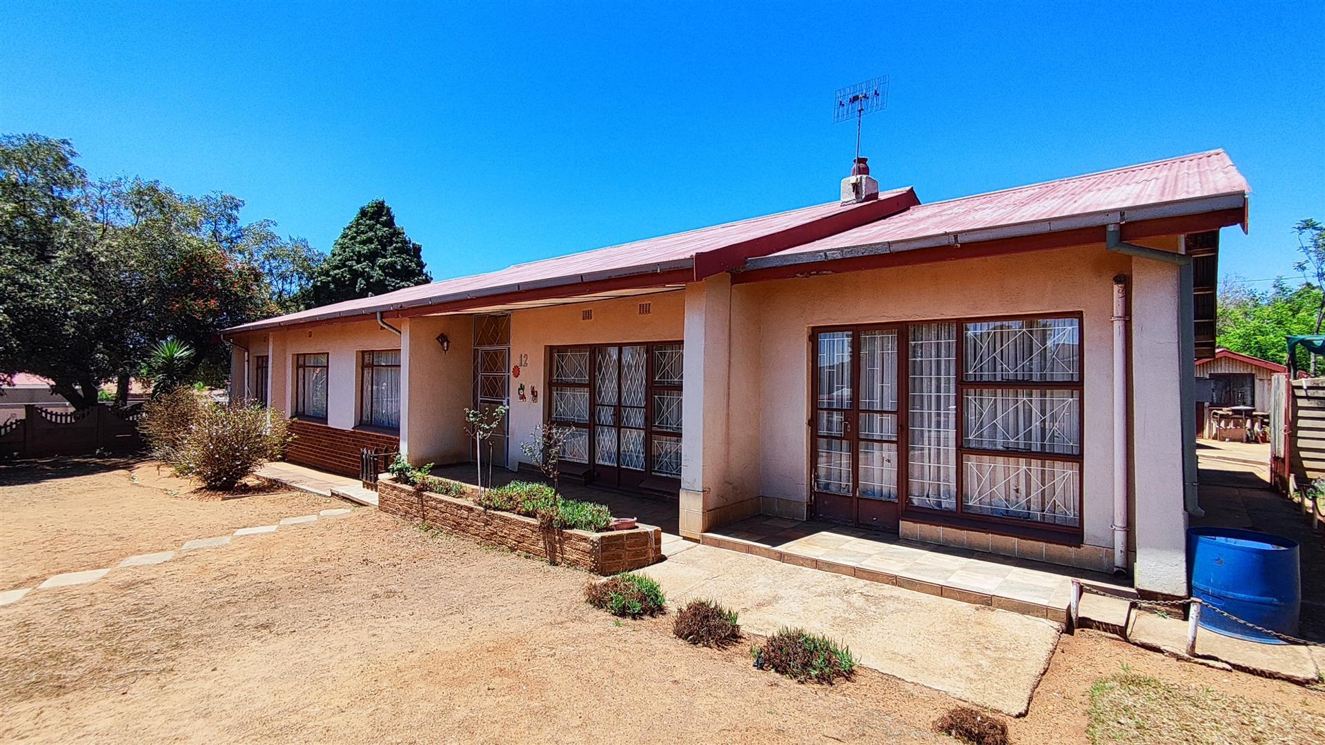 Front View of property in Rensburg