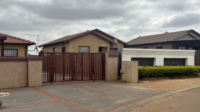 SA Home Loans Sale in Execution 2 Bedroom House for Sale in Soshanguve East - MR654129