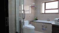 Main Bathroom - 7 square meters of property in Kengies