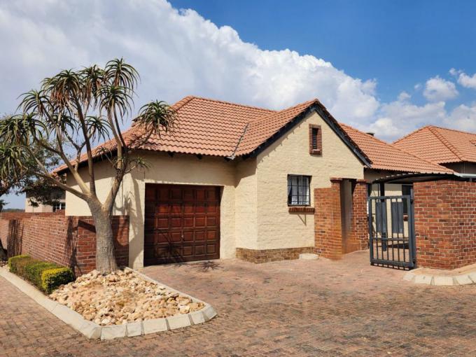 3 Bedroom Simplex for Sale For Sale in Polokwane - MR654152