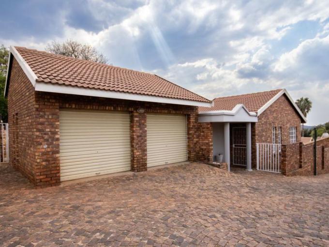 2 Bedroom Simplex for Sale For Sale in Garsfontein - MR654259