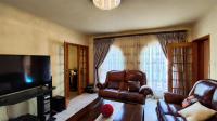 Lounges - 41 square meters of property in Bedfordview