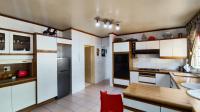 Kitchen - 22 square meters of property in Bedfordview