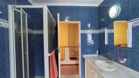 Bathroom 3+ - 6 square meters of property in Bedfordview