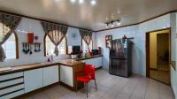 Kitchen - 22 square meters of property in Bedfordview