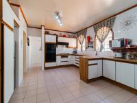 Kitchen - 22 square meters of property in Bedfordview