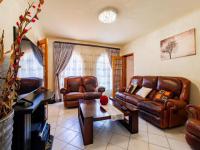 Lounges - 41 square meters of property in Bedfordview