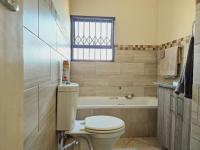 Bathroom 1 of property in Wildtuin Park Estate