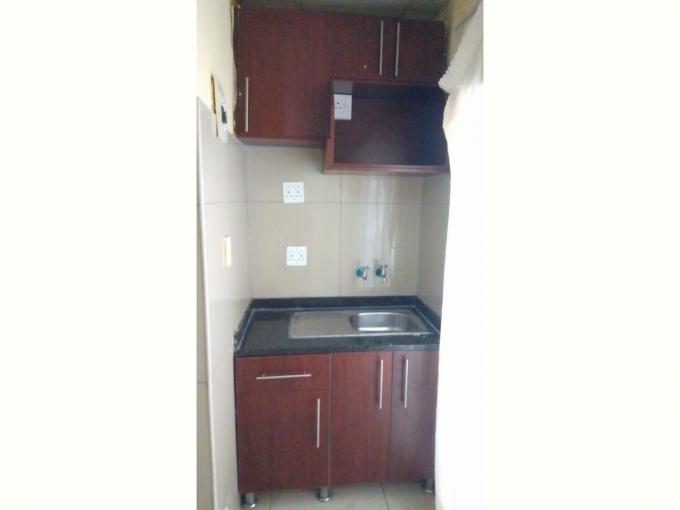 1 Bedroom Open Plan Bachelor/Studio Apartment to Rent in Katlehong - Property to rent - MR654326