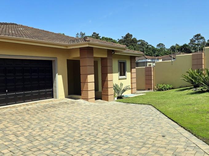 3 Bedroom Simplex for Sale For Sale in Uvongo - MR654414