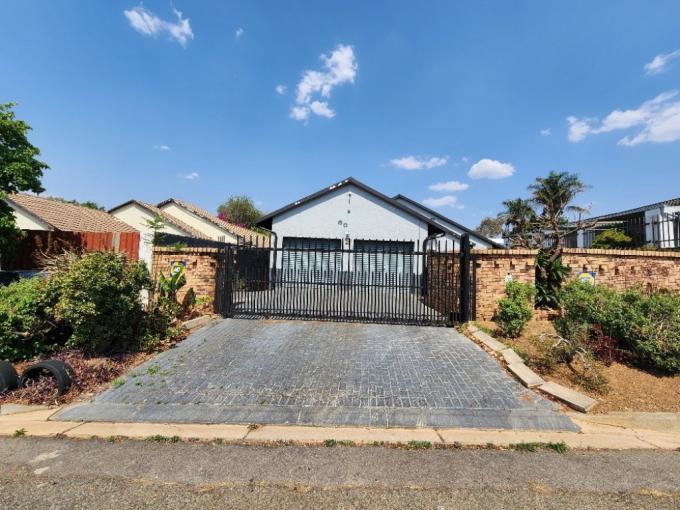 3 Bedroom House for Sale For Sale in Westdene (JHB) - MR654417