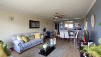 Lounges - 17 square meters of property in Northcliff