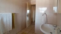 Bathroom 1 - 5 square meters of property in Northcliff