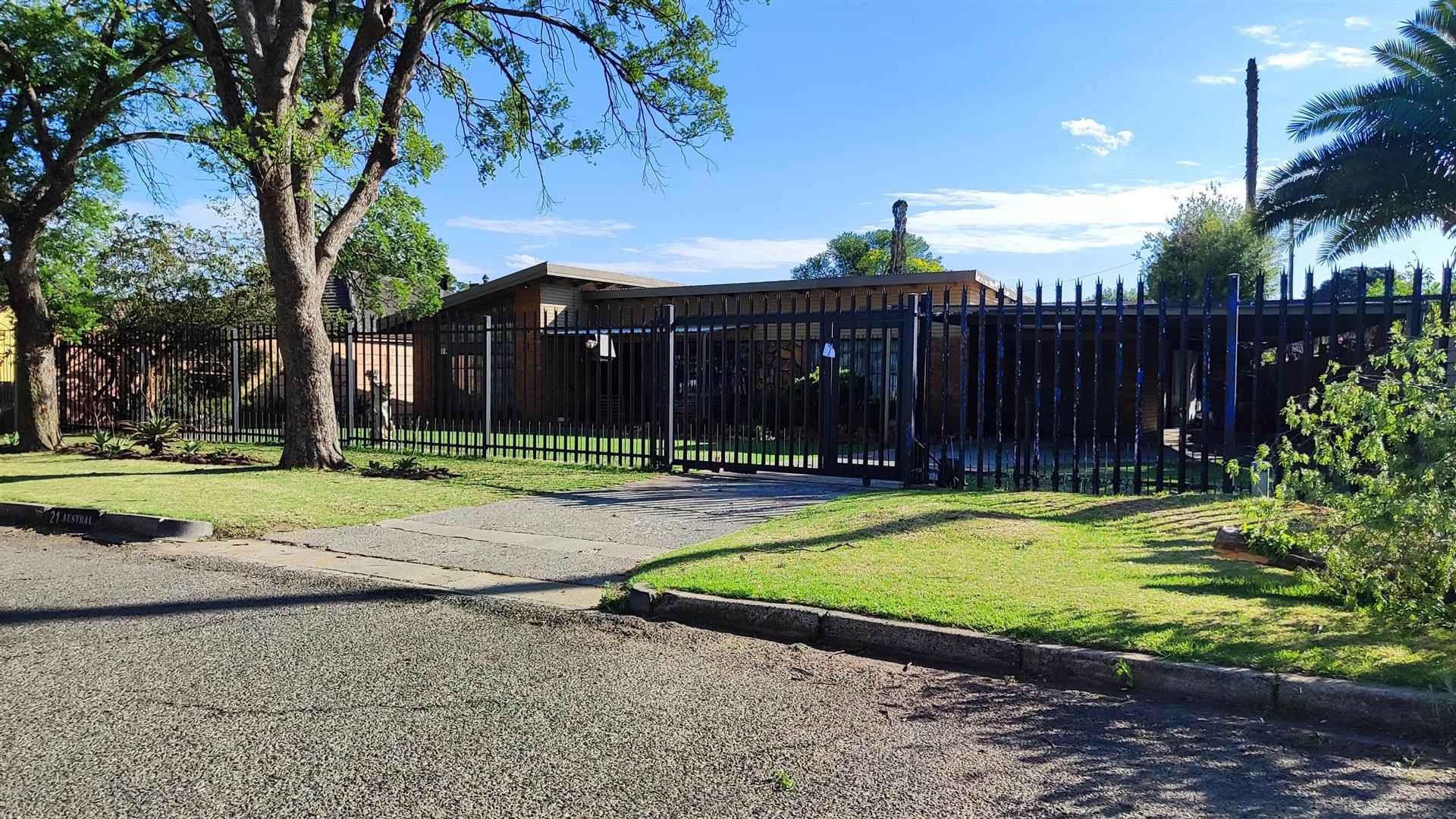 Front View of property in Selcourt