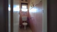 Bathroom 1 - 2 square meters of property in Selcourt