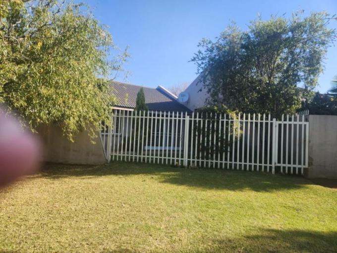 2 Bedroom Sectional Title for Sale For Sale in Meyerton - MR654663