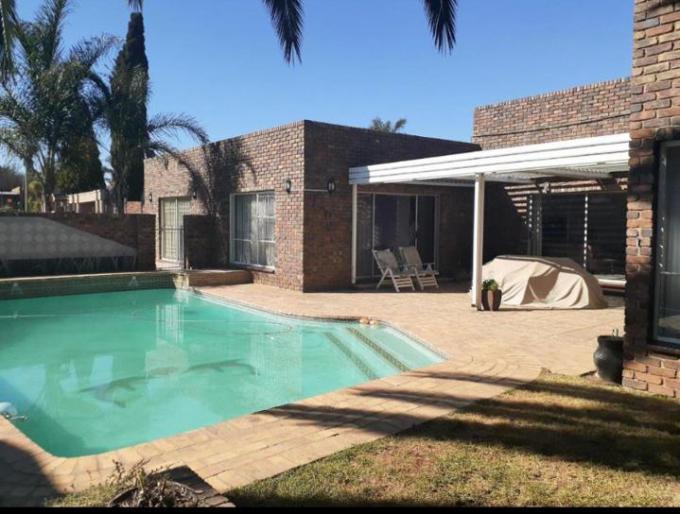 3 Bedroom House for Sale For Sale in Sunward park - MR654701