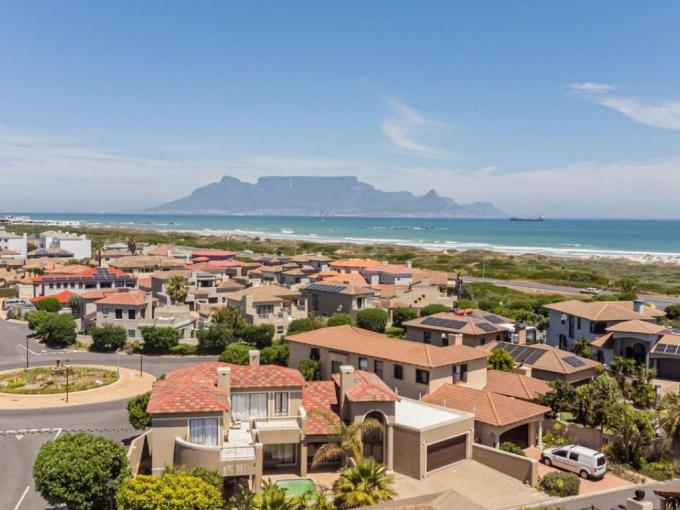 4 Bedroom House for Sale For Sale in Bloubergstrand - MR654720