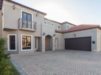  of property in Bloubergstrand