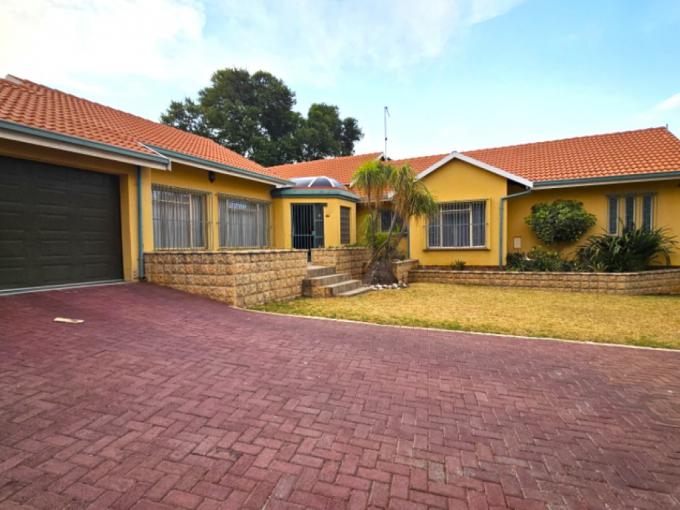 4 Bedroom House for Sale For Sale in Moreletapark - MR654741