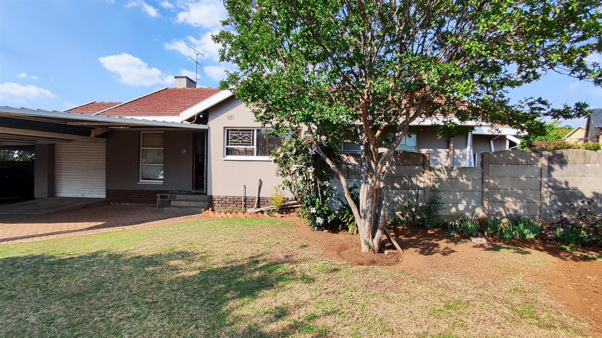 Front View of property in Esther Park