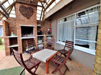 Patio - 27 square meters of property in Esther Park