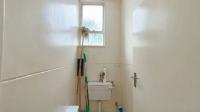 Bathroom 1 - 5 square meters of property in Windermere