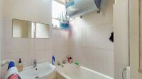 Bathroom 1 - 5 square meters of property in Windermere