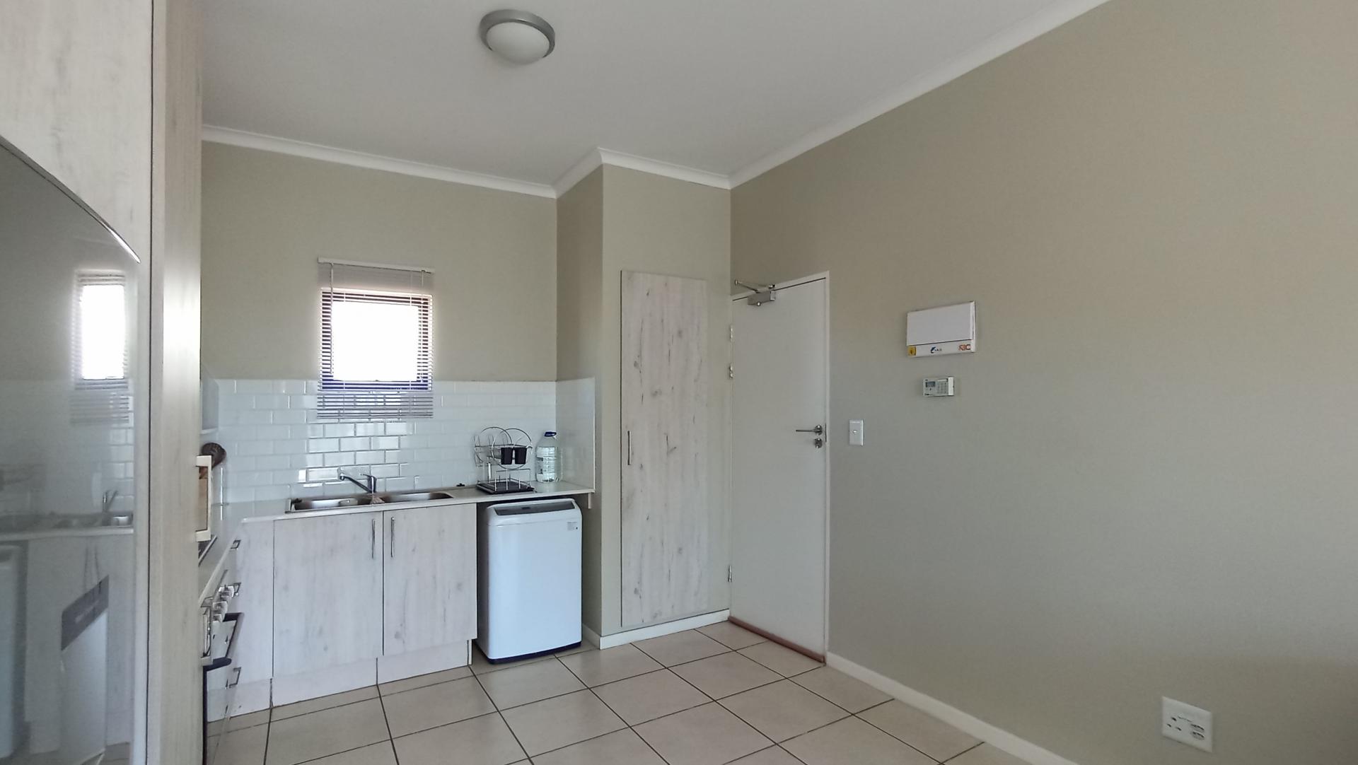 Kitchen - 9 square meters of property in Grand Central