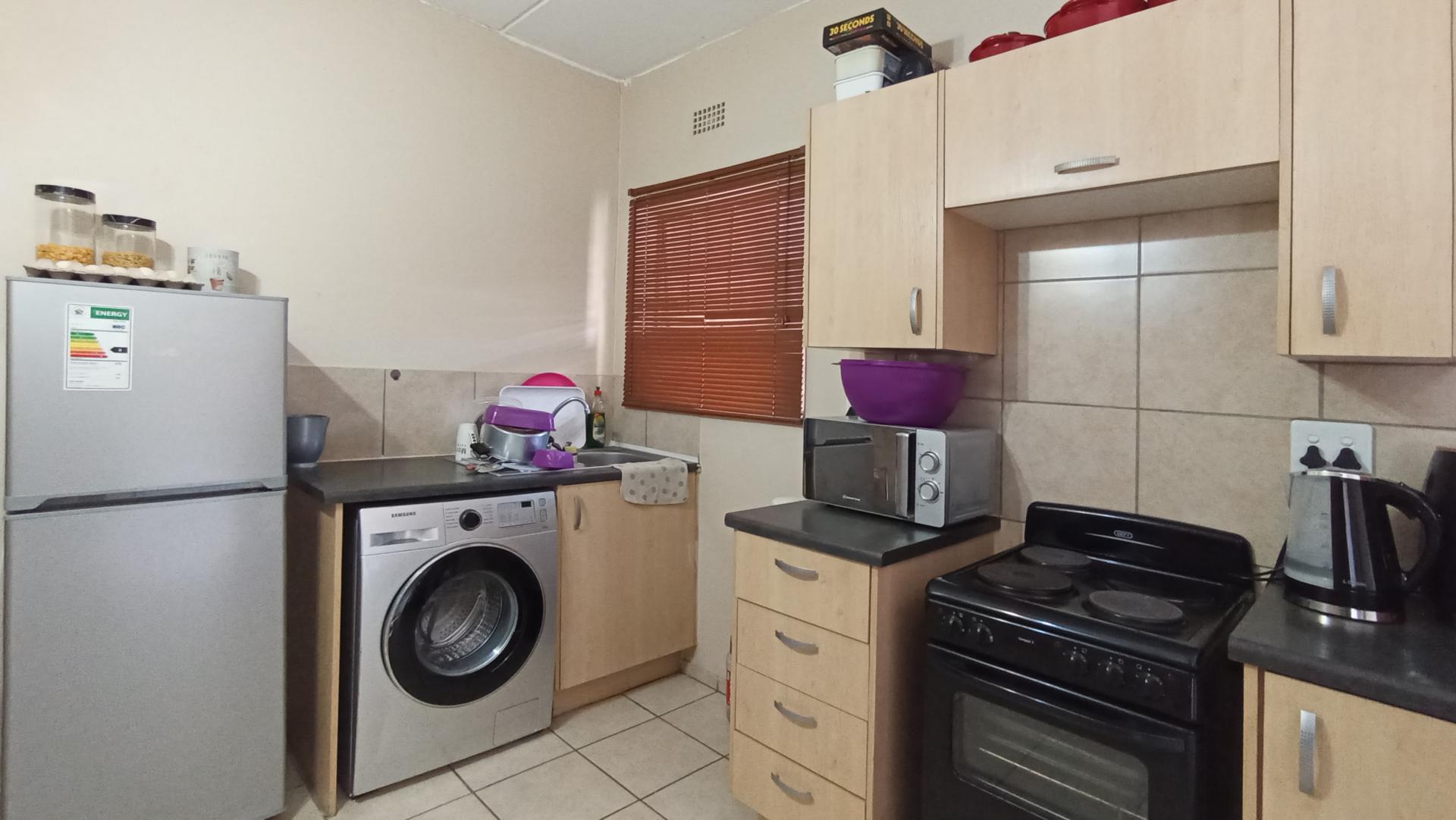 Kitchen - 10 square meters of property in Crystal Park