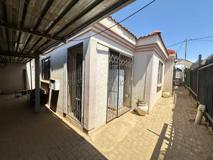 2 Bedroom House for Sale For Sale in Tshepisong - MR655071